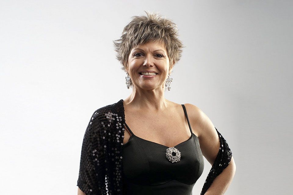 María José Mentana llega a "Café la Humedad" para celebrar los 50 años con el tango