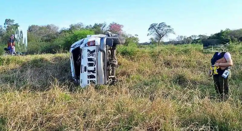 Conductor alcoholizado volcó con su camioneta y
su acompañante sufrió lesiones de carácter graves