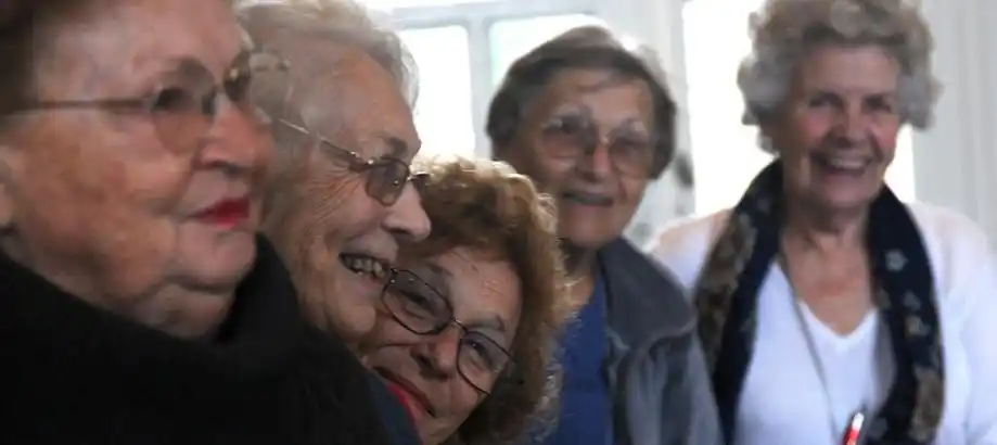 Adultos mayores podrán hacer valer sus derechos como consumidores