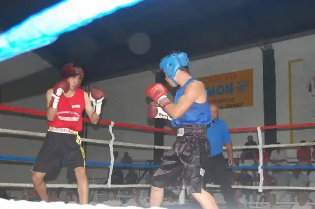 Noche de boxeo en Pueblo Nuevo