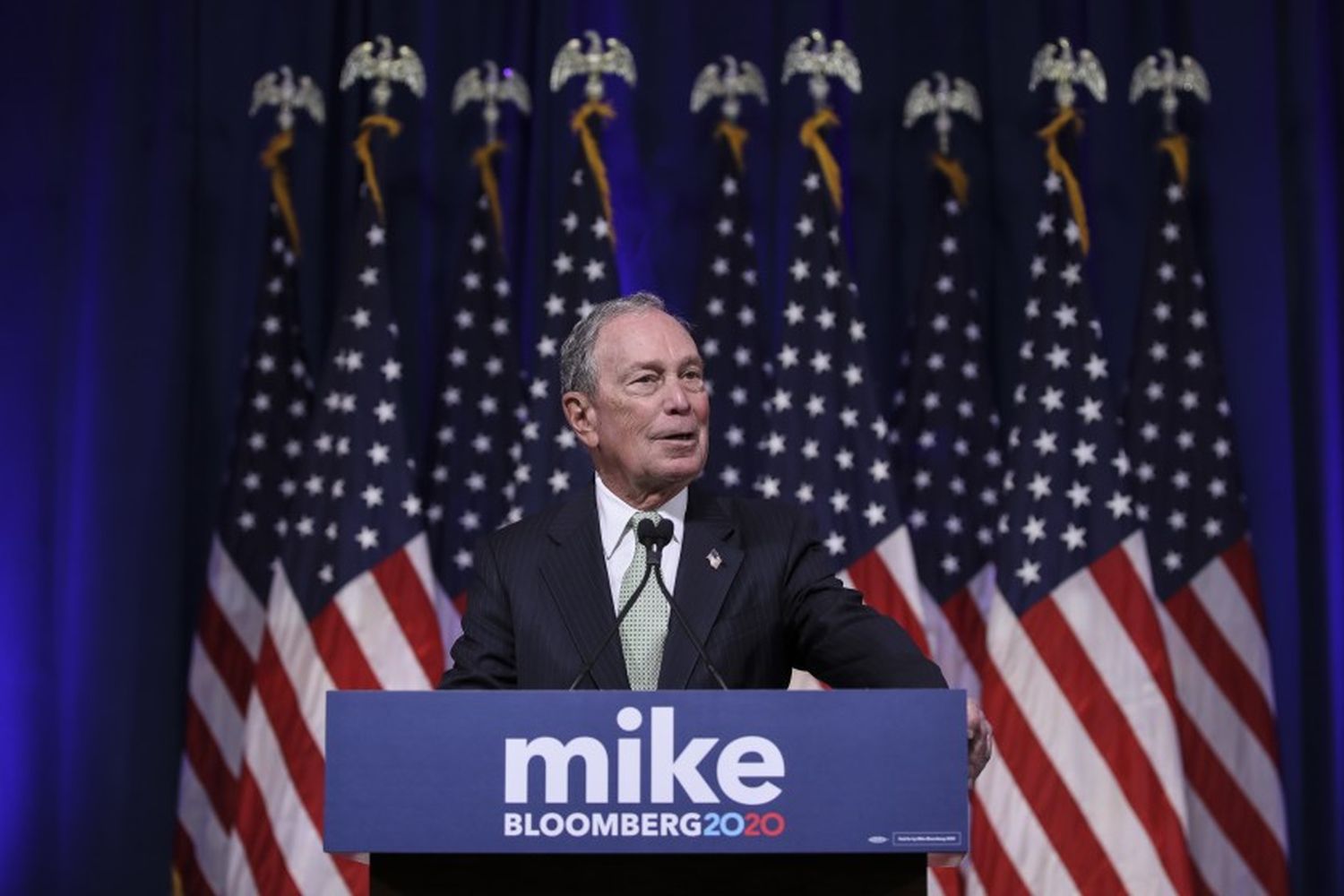 Michael Bloomberg abandonó las primarias y respaldó a Joe Biden