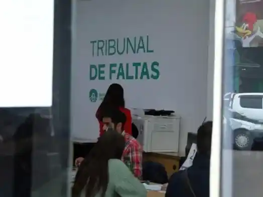 Esta modalidad ya generó beneficios tangibles como materiales para la Estación Belgrano, colectivos para excursiones escolares, mejoras urbanas en barrios y la cesión de un terreno de casi 24 mil metros. Foto: Gentileza