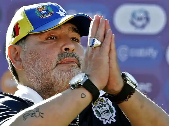 Nuevas revelaciones en el juicio por la muerte de Diego Maradona: testimonios médicos cuestionan la hora del deceso