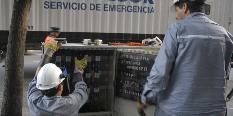 El ENRE obliga a Edenor y Edesur a no cortar el servicio por falta de pago