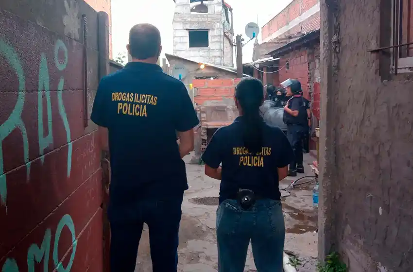 Hallan droga, dinero y armas en un asentamiento del Puerto