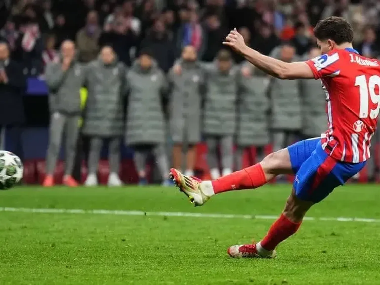 IFAB reconoció el error en el penal de Julián Álvarez ante Real Madrid: “Debió repetirse”