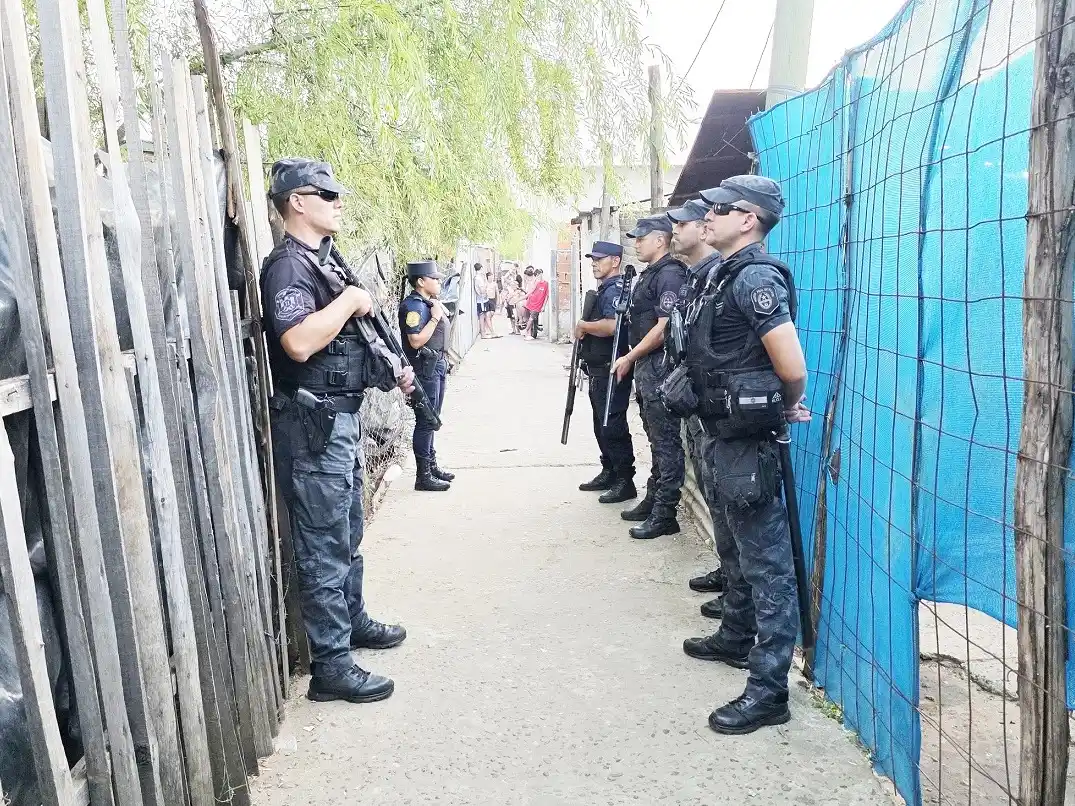 Allanamientos en Villa Busti: secuestran un arma de fuego, municiones y objetos robados