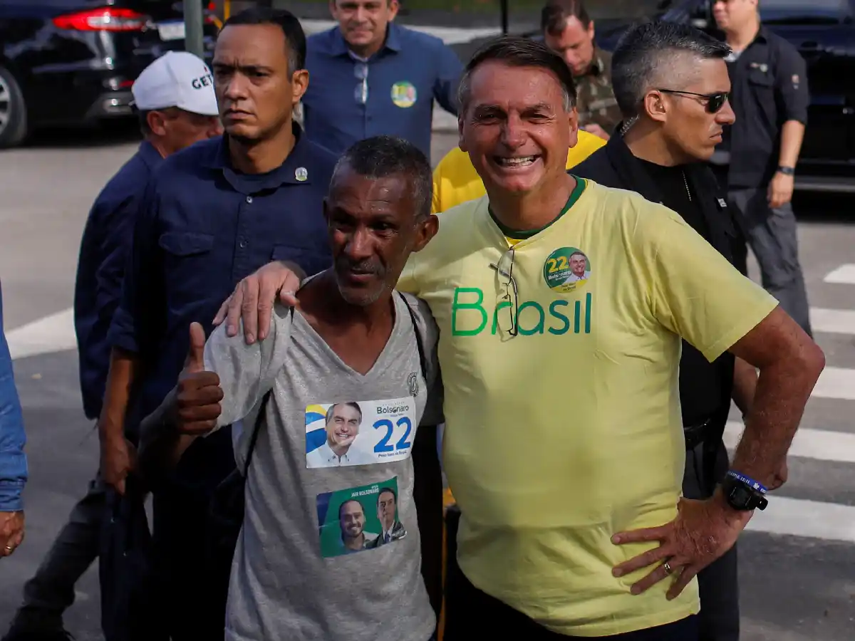 Bolsonaro dijo que tiene "expectativa de victoria" tras votar en Río de Janeiro