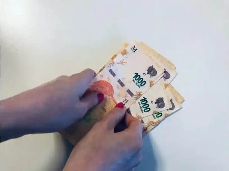 Jubilados y empleados públicos esmerilados por la inflación