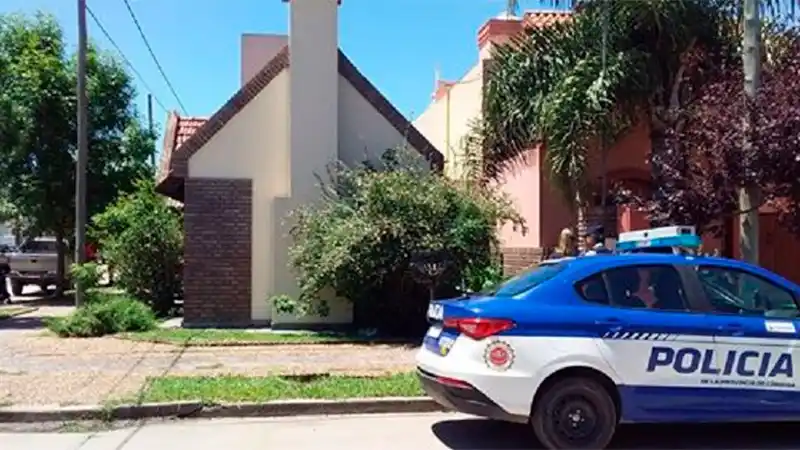 Buscan a ginecólogo: Hallaron lingotes de oro, joyas, dinero y ropa