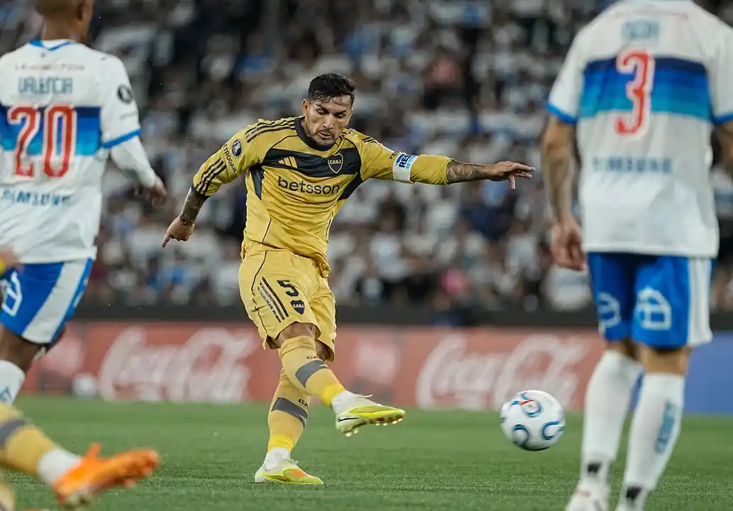 Boca le ganó a la Universidad Católica en Chile con un Paredes sublime y un Aranda determinante