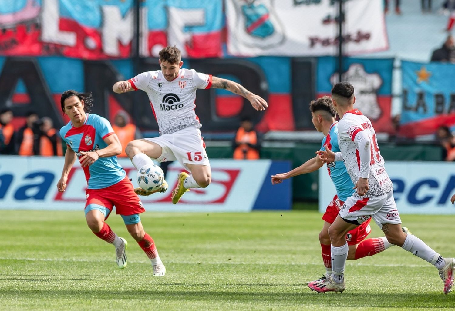 Instituto superó a Arsenal