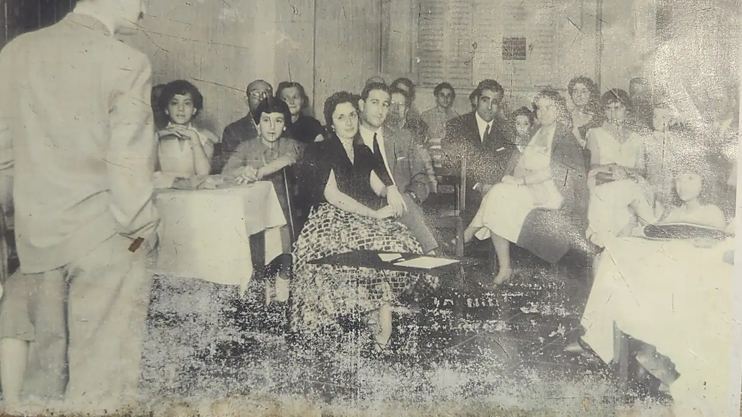 Debutó artísticamente en Tandil a finales de los años 50 ante cincuenta personas.