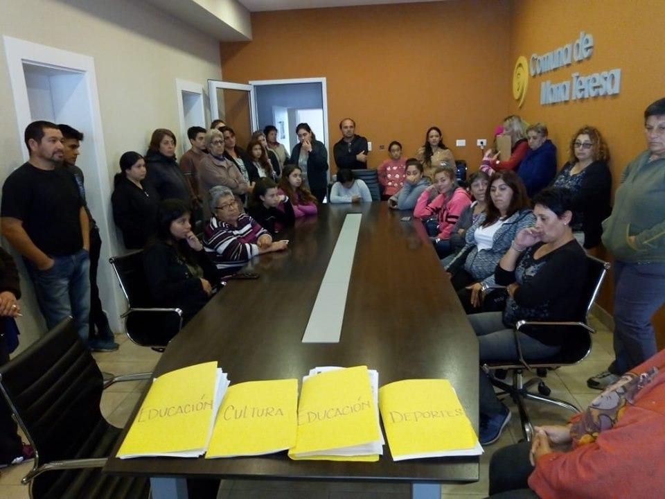 En María Teresa entregan más de 100 mil pesos mensuales en becas para educación, cultura y deporte