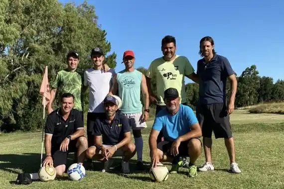 El campeón del mundo de footgolf pasó por Tandil y desafió a los serranos