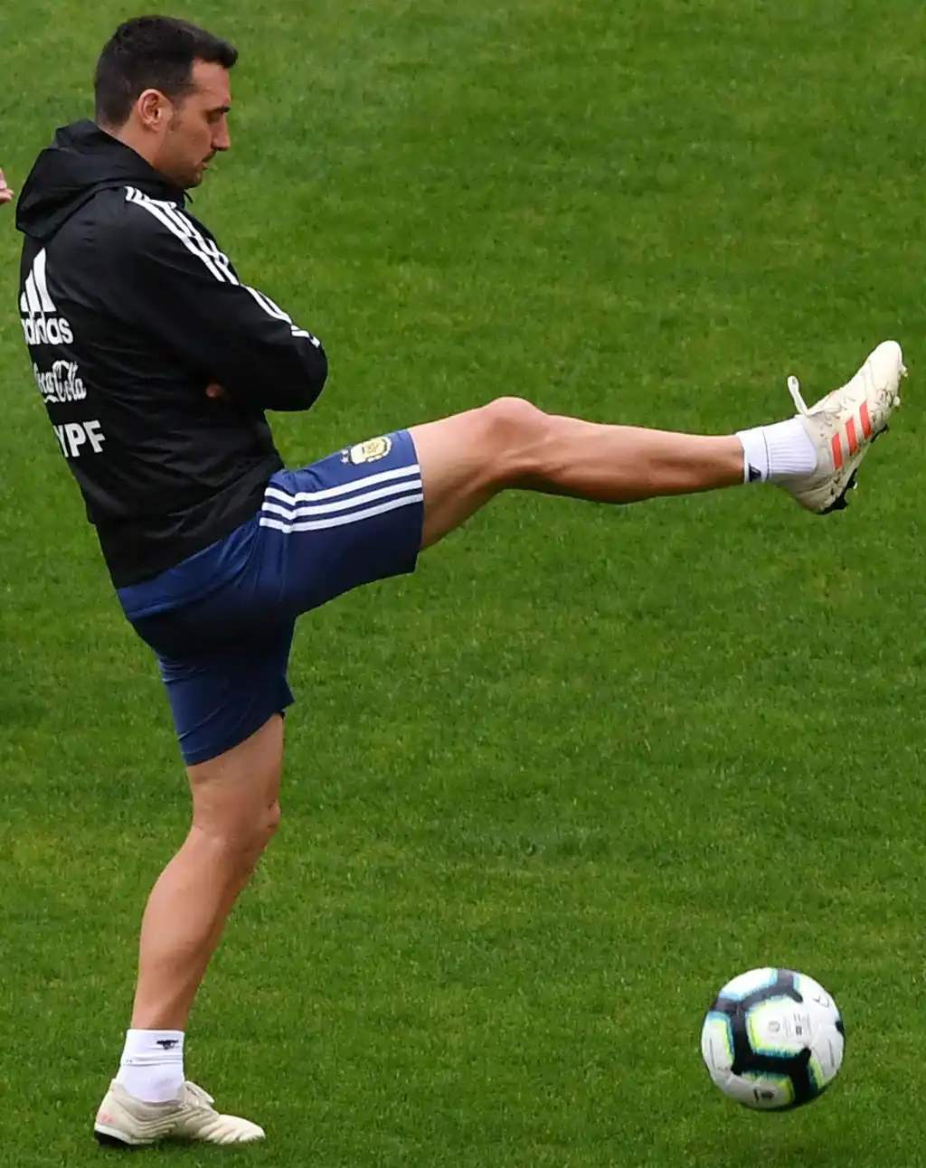 Según Scaloni, “Messi es un chico más dentro del grupo”