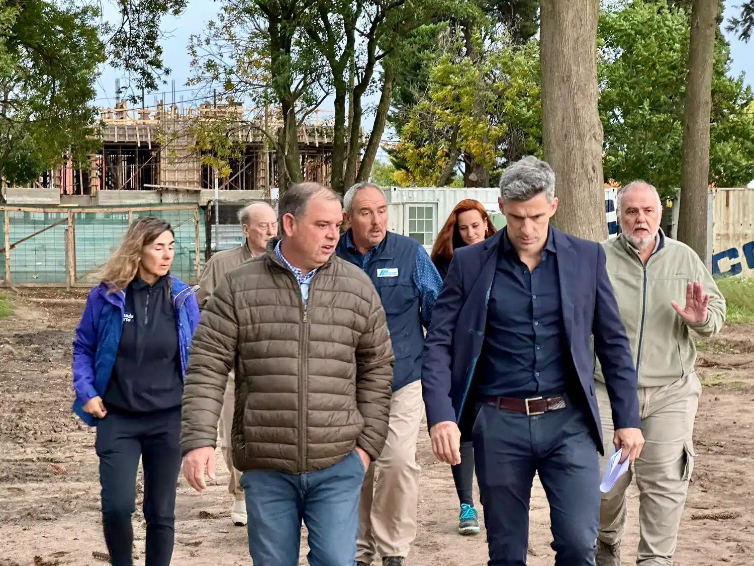 Jornada de trabajo para adaptar el proyecto de la pista de atletismo en el Parque Municipal.