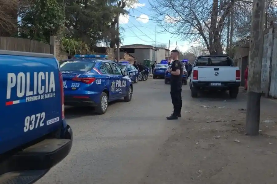 Brutal enfrentamiento terminó con Policía y peatón baleados por asaltantes en la ciudad de Rosario: dos detenidos y armas secuestradas