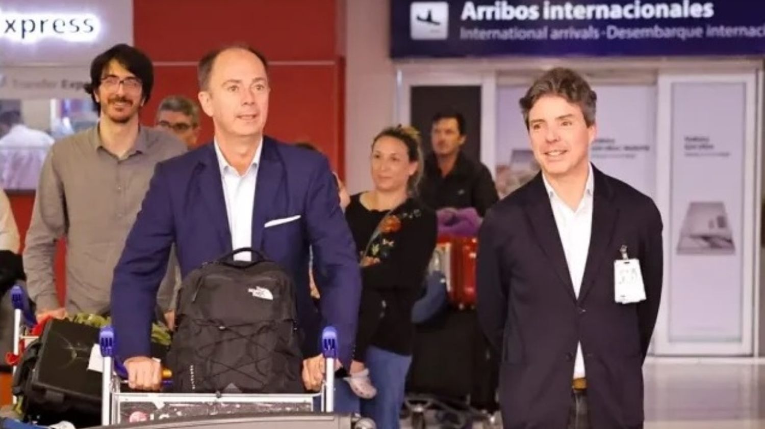 Diplomáticos argentinos expulsados de Venezuela aterrizaron en Buenos Aires