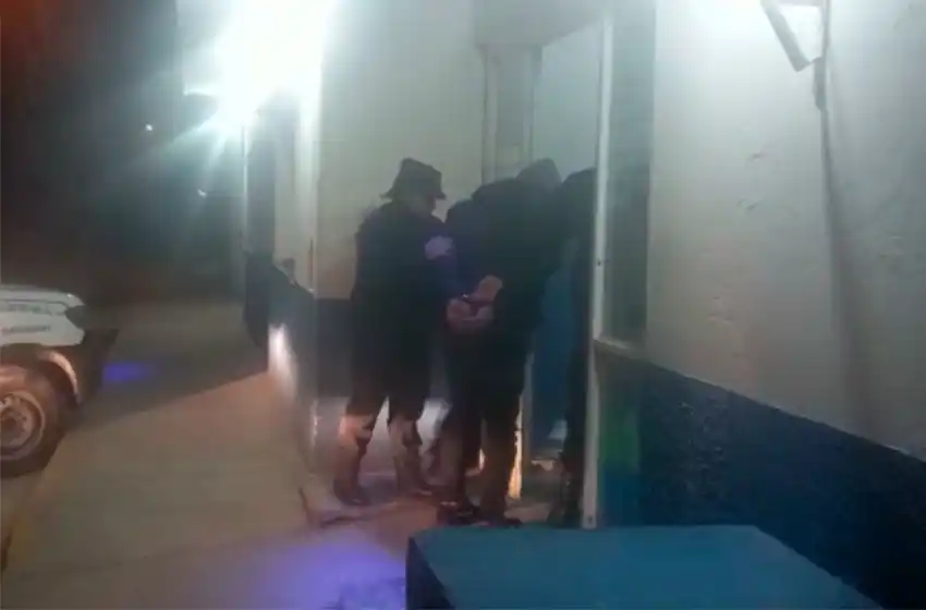 Violó una medida de restricción y le robo el celular a su ex pareja