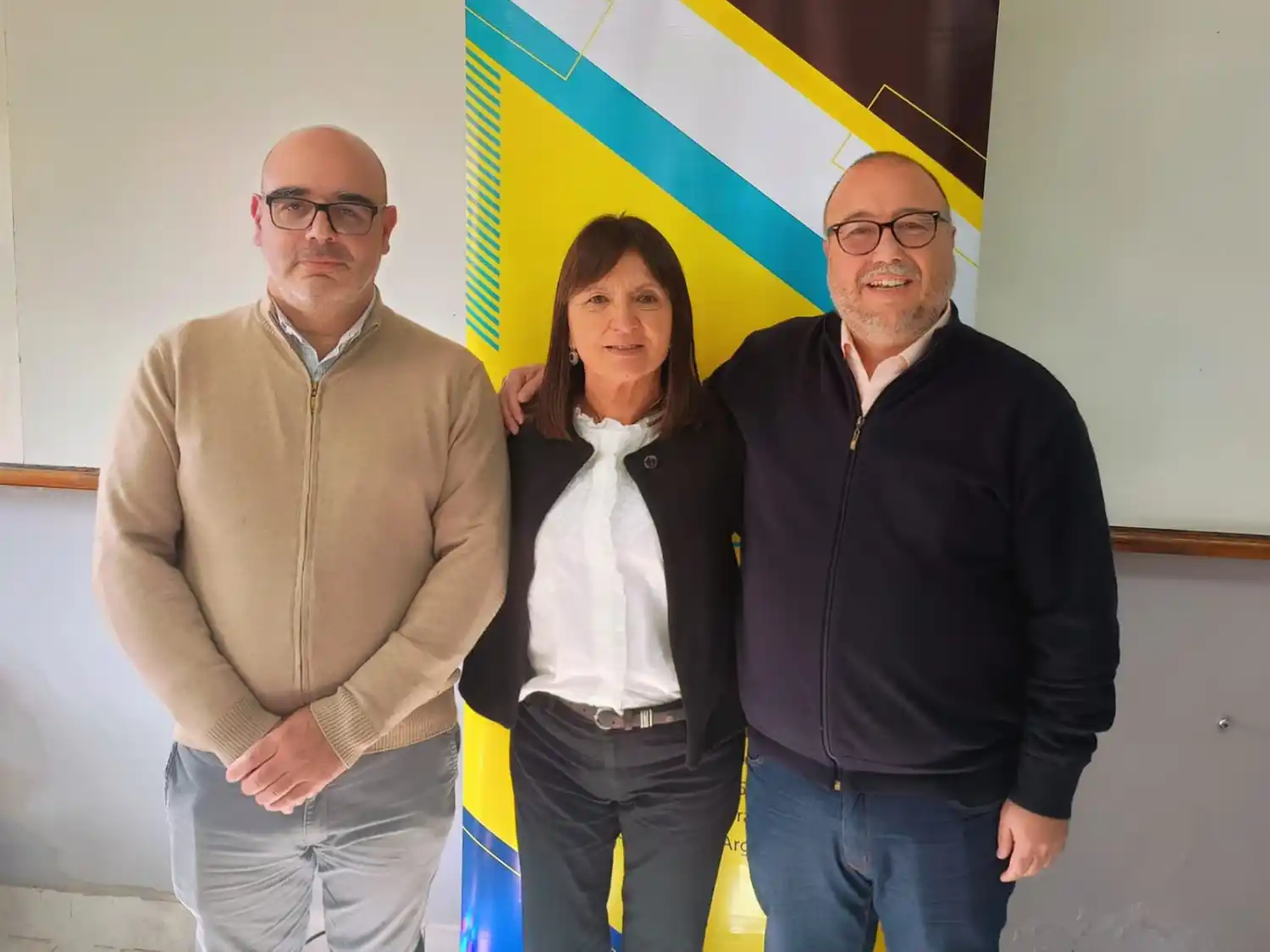 Claudio Aciti, nuevo decano de Exactas, junto a Silvia Stipcich y Pablo Molina.