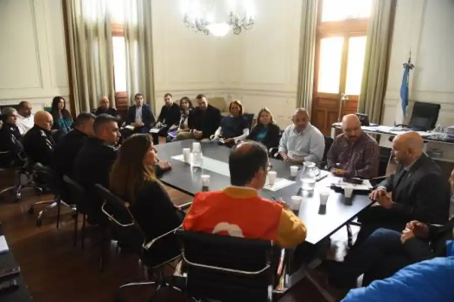Brilloni y Pusineri recibieron a los gremios de la educación para coordinar acciones de prevención