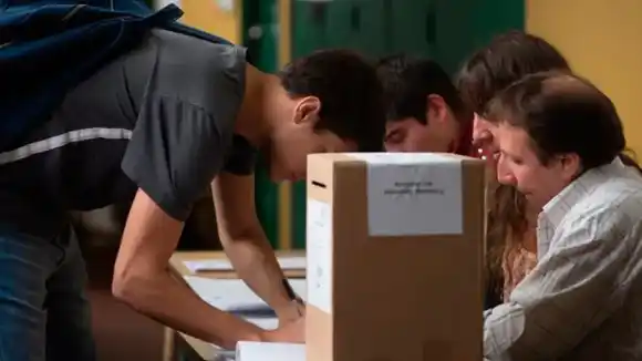 El secreto detrás del programa que busca convencer a los jóvenes de votar en las elecciones bonaerenses