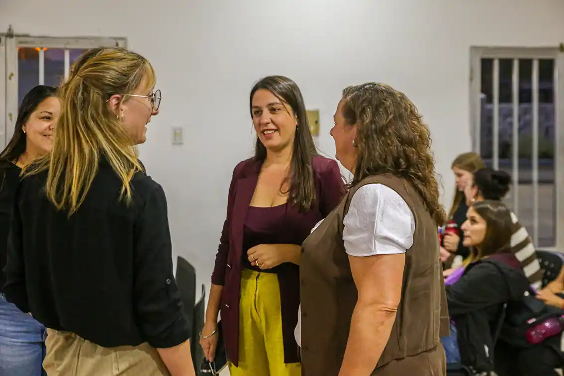 La violencia digital como tema de habla, escucha y análisis