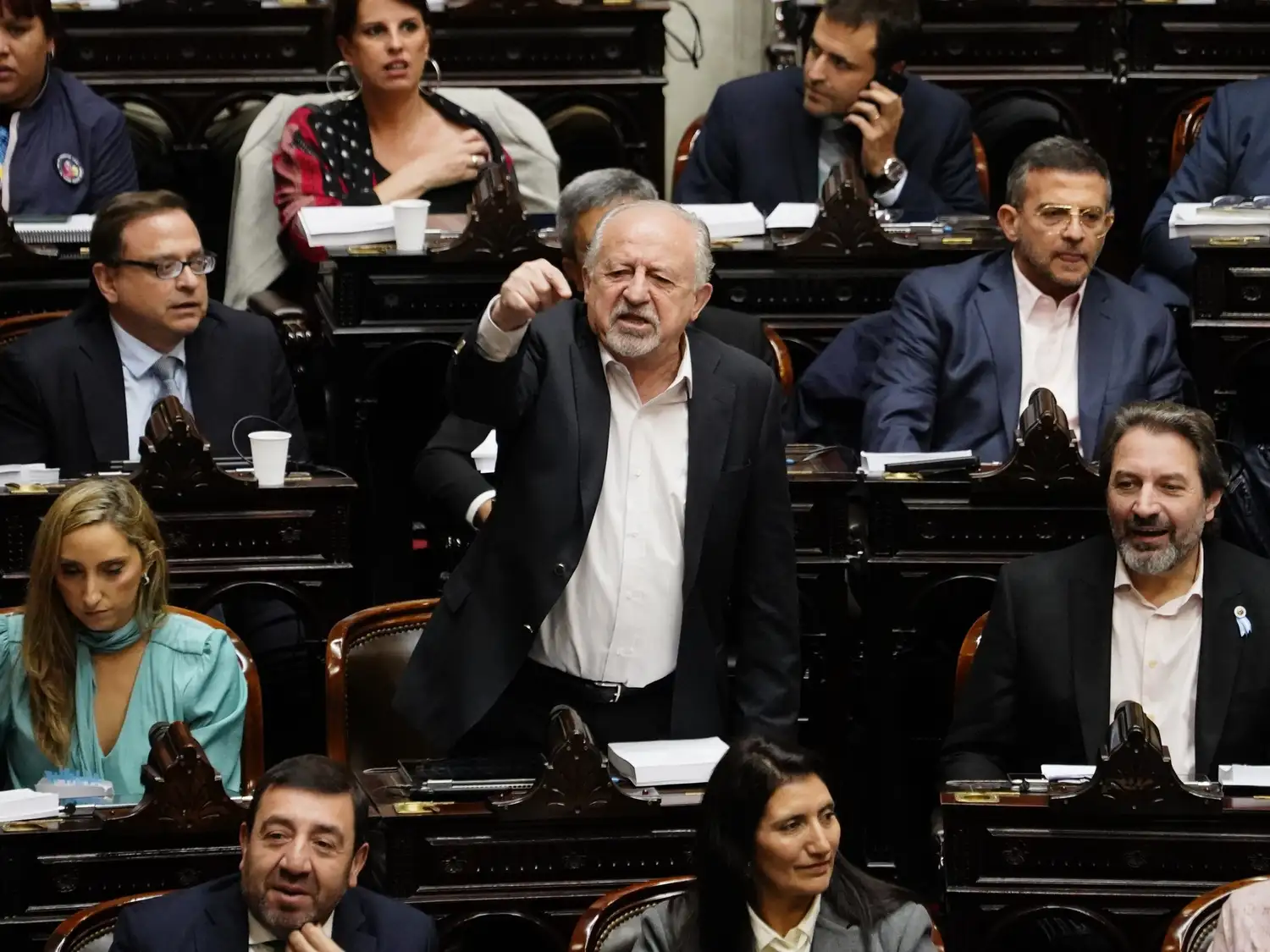 La oposición impulsa proyectos para frenar el sobreendeudamiento con tarjetas de crédito