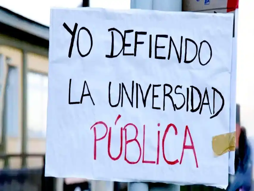 La universidad no se apaga o el pueblo que no quería ser ruin