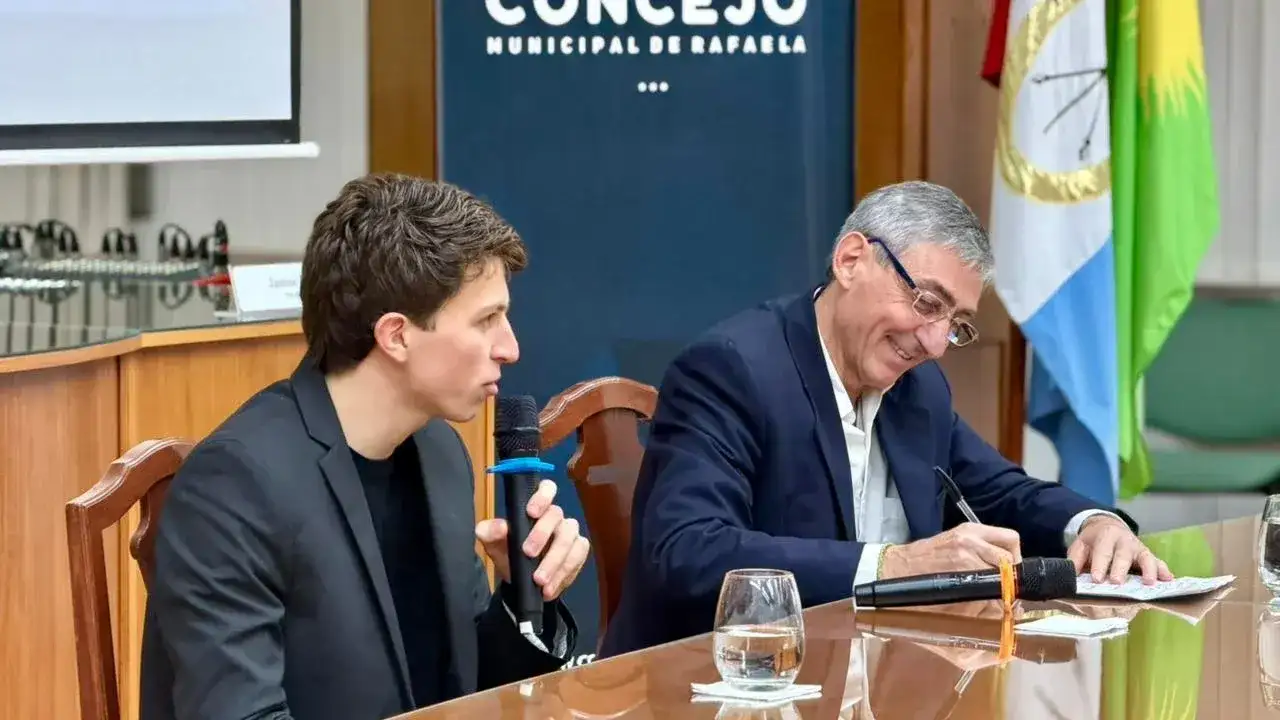 Ante una sala colmada de público, “Raíces del barro” se estrenó en el Concejo Municipal - 4