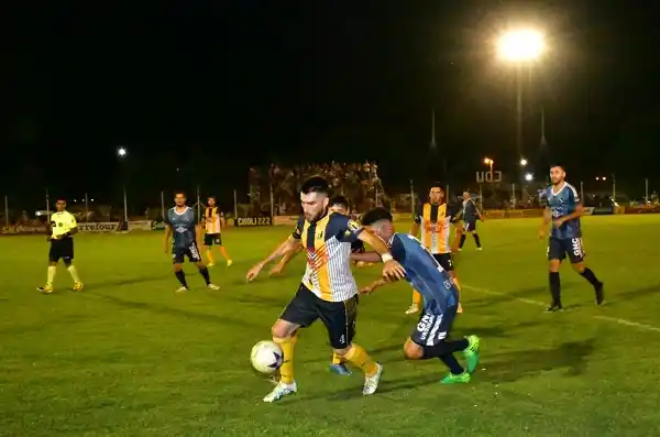 Juventud Urdinarrain acertó la última y festejó en la primera final