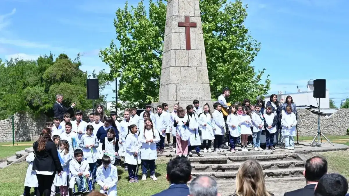 Gualeguaychú conmemoró sus 243 años de historia con un acto en la Plaza de los Antepasados