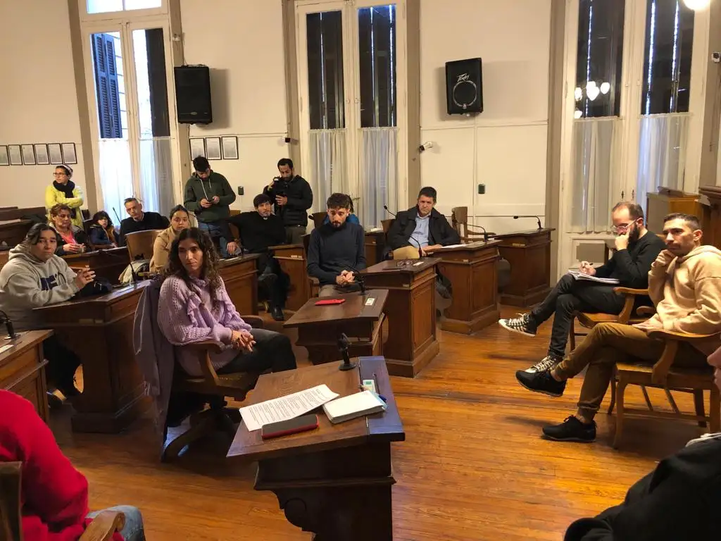 En la sala del Concejo Deliberante, se reunió el grupo impulsor de la Mesa de Abordaje Integral de Consumos Problemáticos.