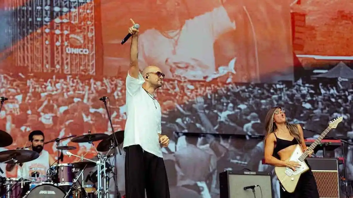 Pintos se subió al escenario en el marco del 25º aniversario del encuentro musical y se integró al espíritu colaborativo del evento.