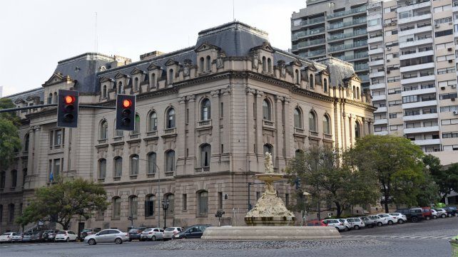 Denuncian a un empleado municipal por fraude con multas de tránsito
