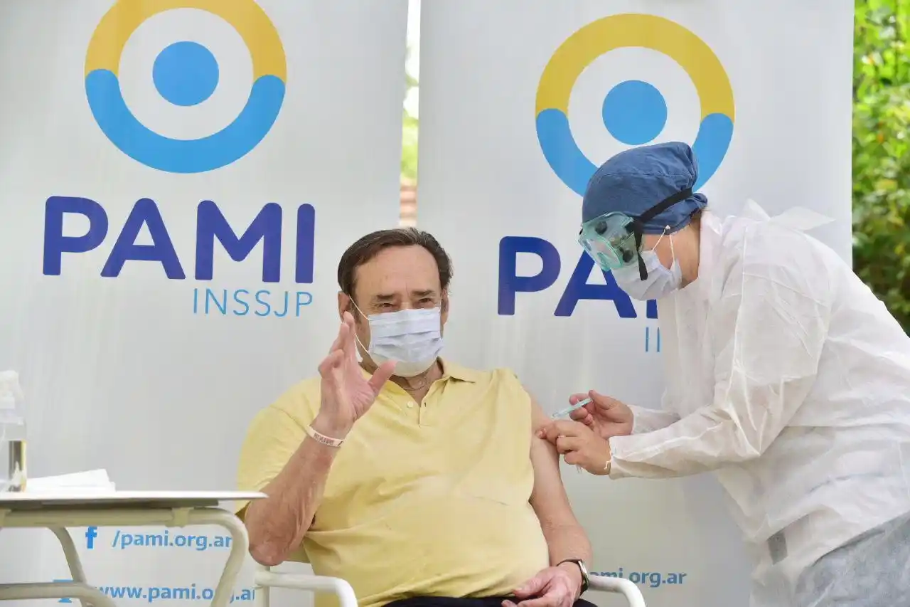 Afiliados de Pami deben inscribirse on line para recibir la vacuna antigripal