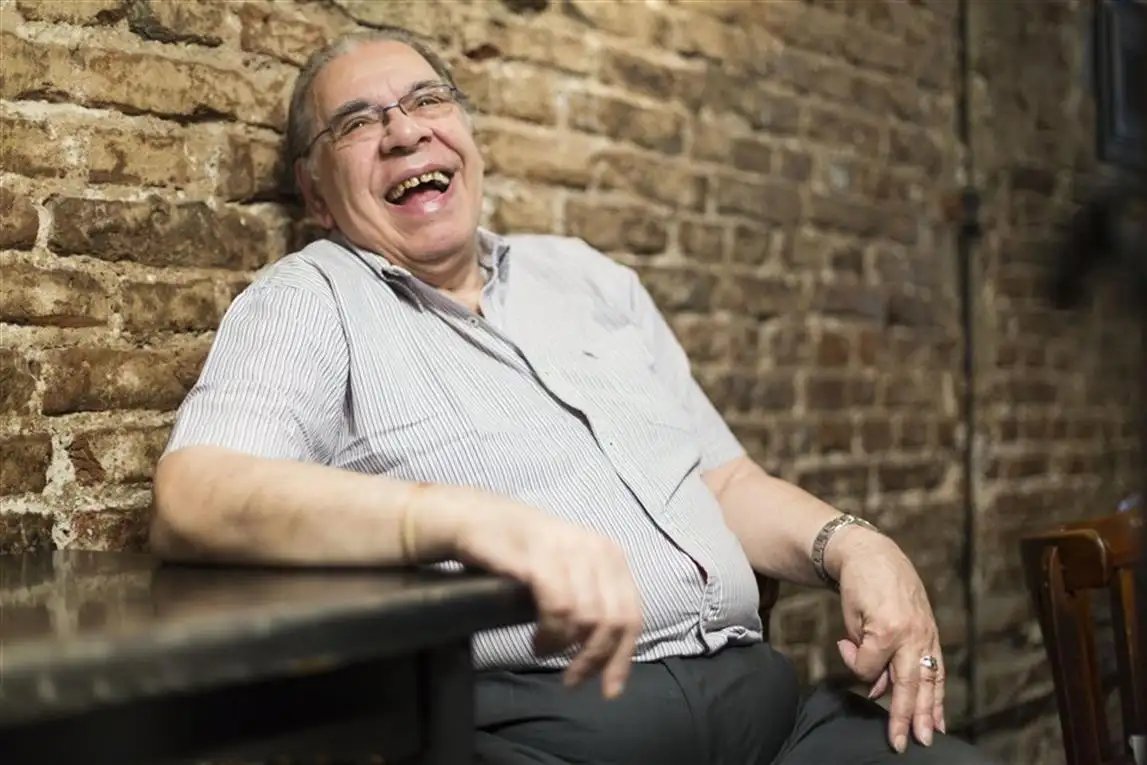 Enrique Pinti: “Me río de los políticos porque ellos se ríen de nosotros”