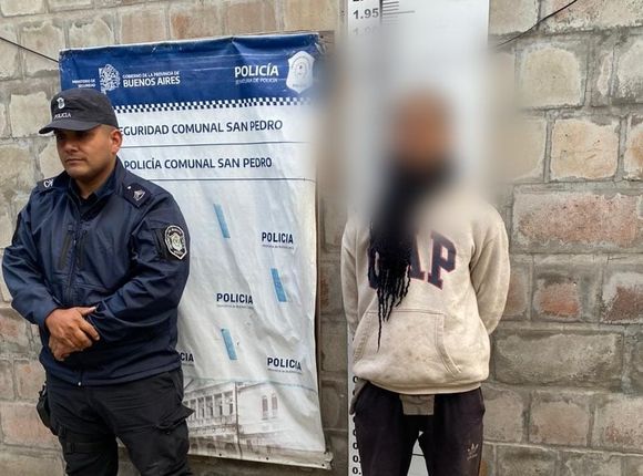 Lo pescaron por intentar arrebatar un celular y ya tenía orden de captura por robo calificado