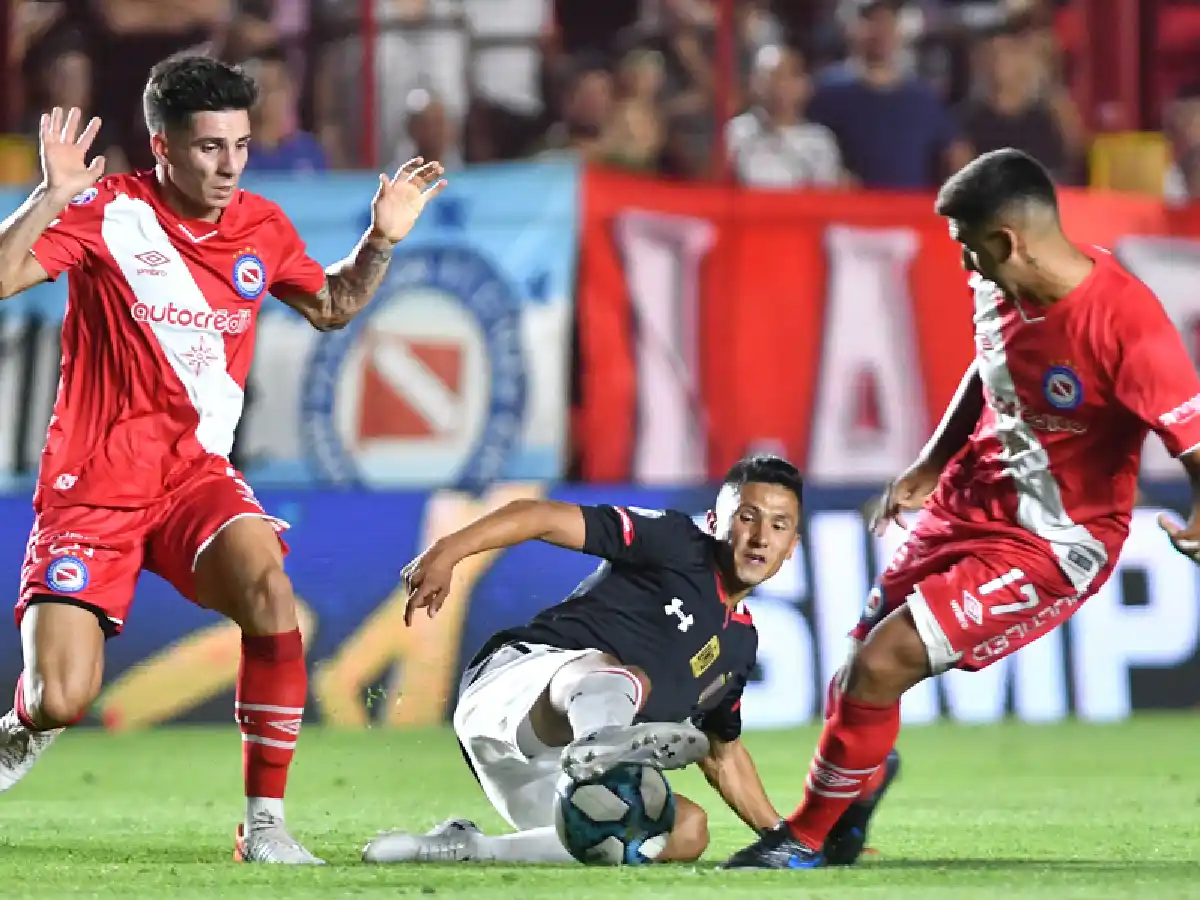 Argentinos subió a la cima