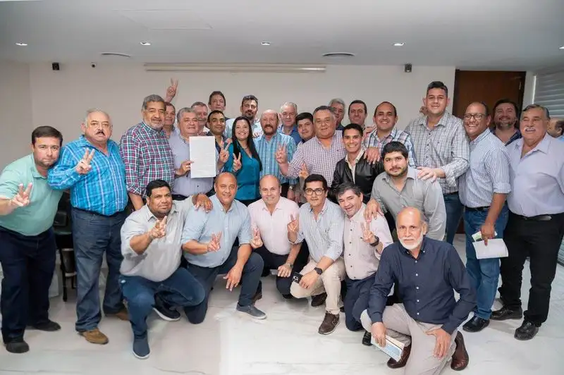 En reunión con intendentes el gobernador 
ratificó la continuidad de la obra pública