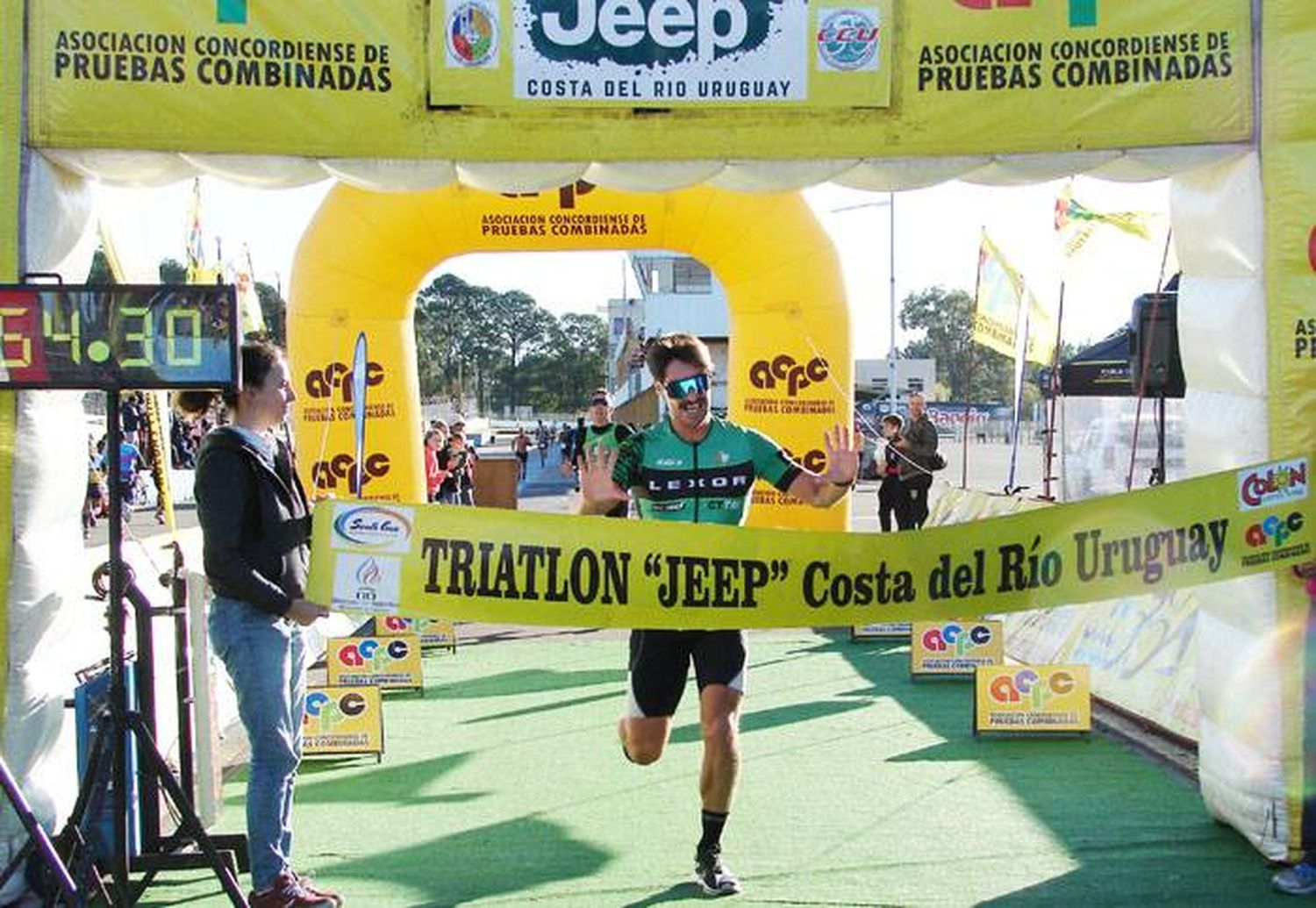 Gonzalo Acosta y Yamila Alarcón triunfaron en el Duatlón