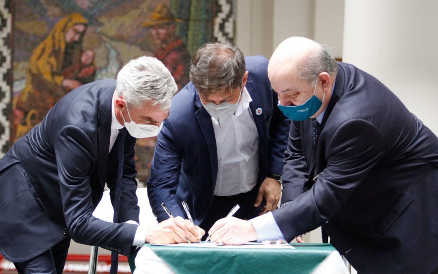 Kicillof firmó un convenio para avanzar en la  construcción de un polo científico