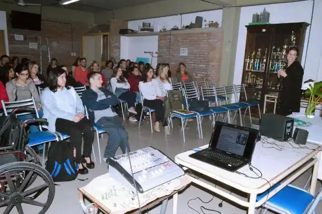 Se realizó charla para estudiantes de la “Escuela de Comercio”
