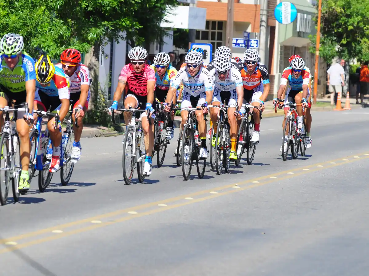 Cómo debe ser la alimentación  y la hidratación antes y durante la alta competencia