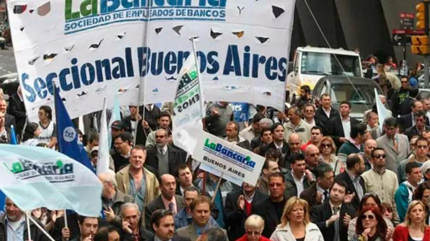 Bancarios acordó un 19,5% de aumento para abril y mayo a cuenta de la paritaria