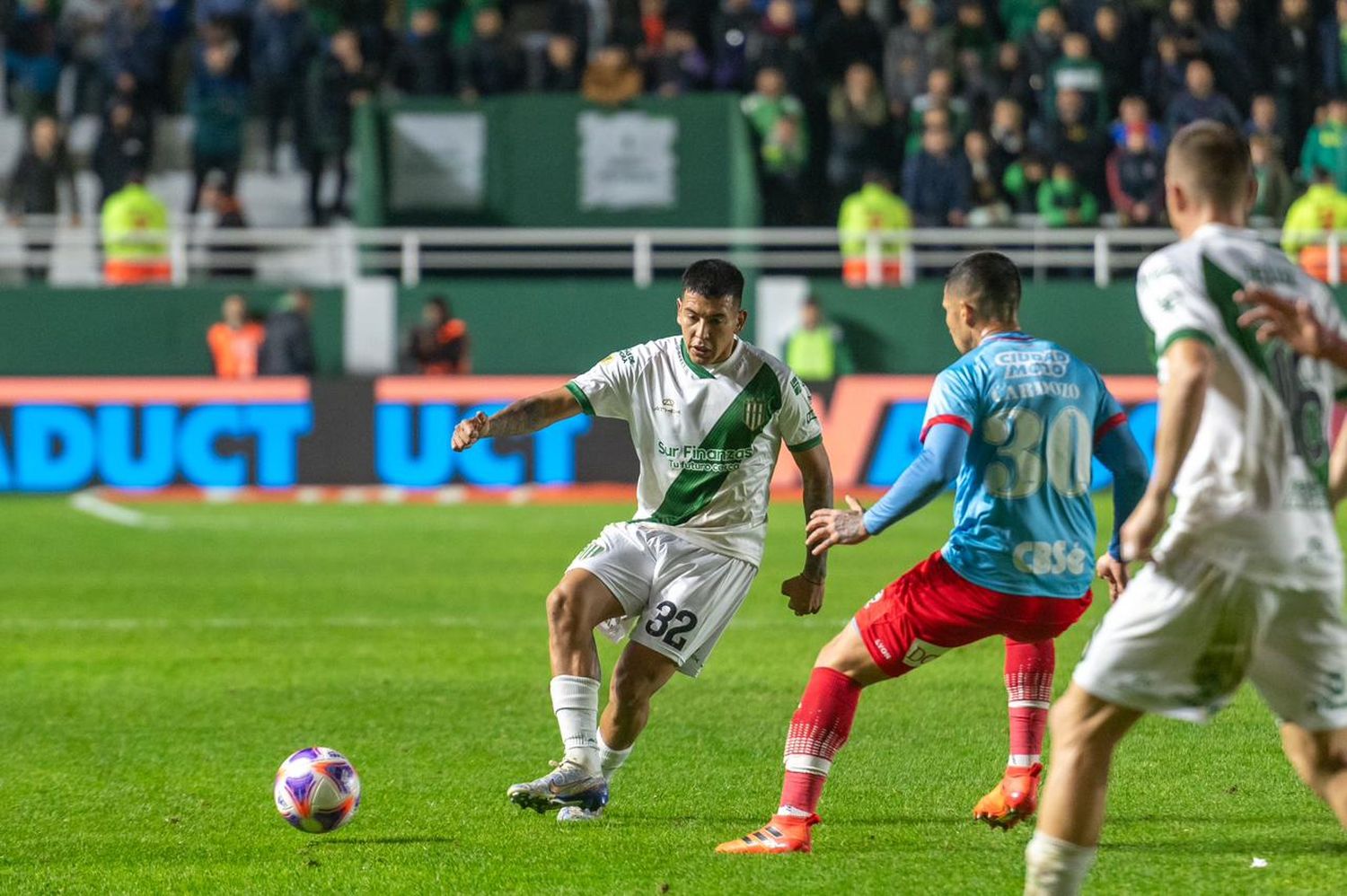 Banfield no pudo quebrar a Arsenal