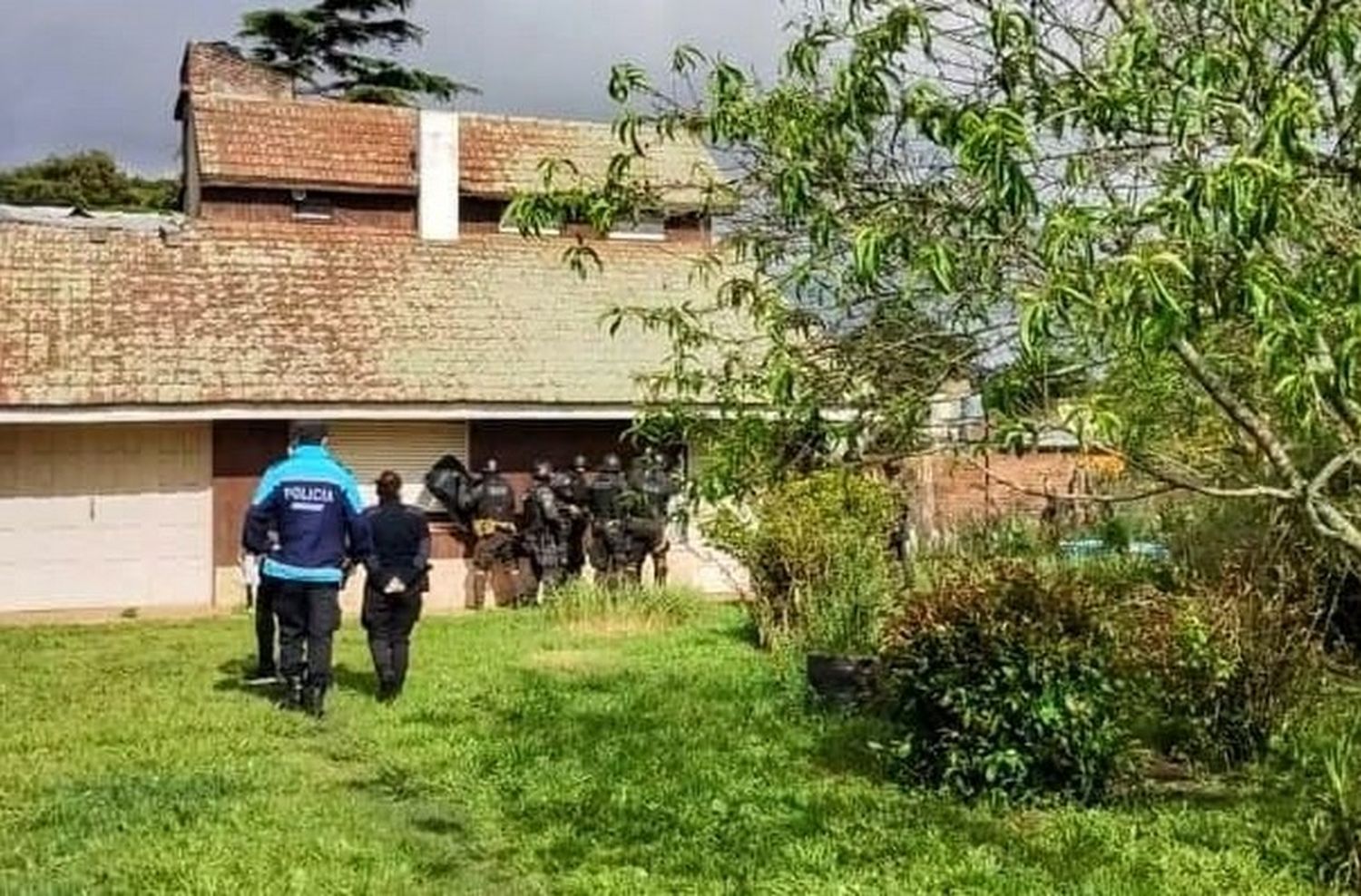Hipotecados y alterados: se resistieron con armas al ser desalojados