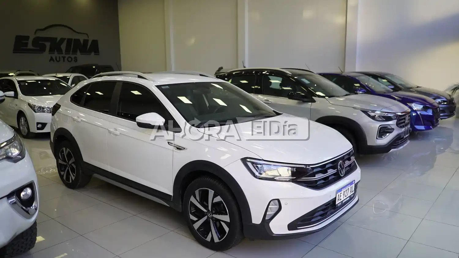 El Gobierno anunció que eliminará impuestos para la compra de autos y motos de alta gama