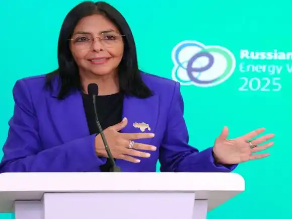 Delcy advierte del peligro de "atacar militarmente" a la nación con las reservas más grandes de petróleo del mundo